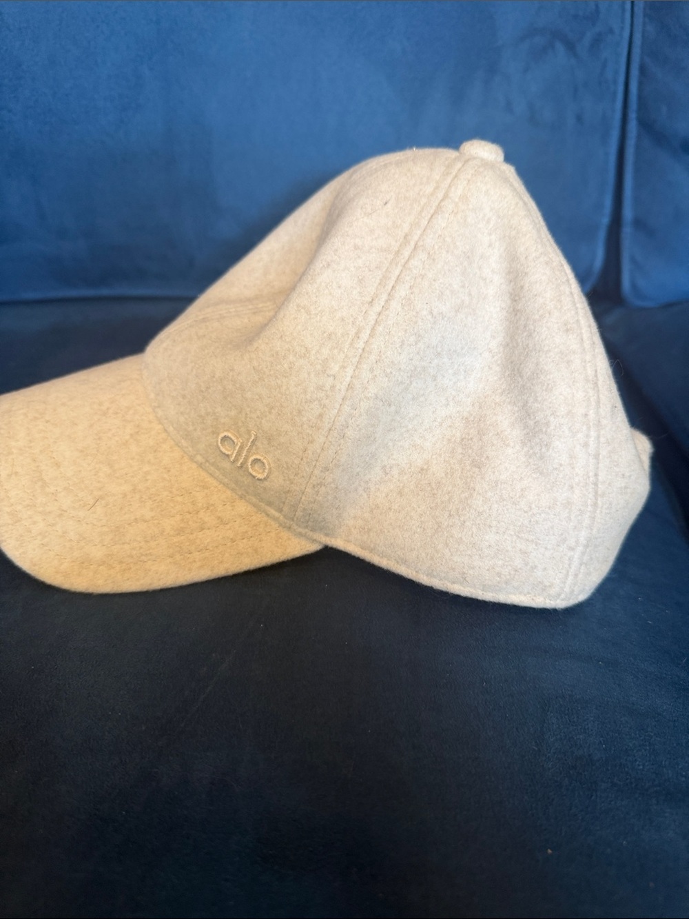 ALO Yoga Beige Wool-Feel Baseball Cap - Picture 2 of 4
